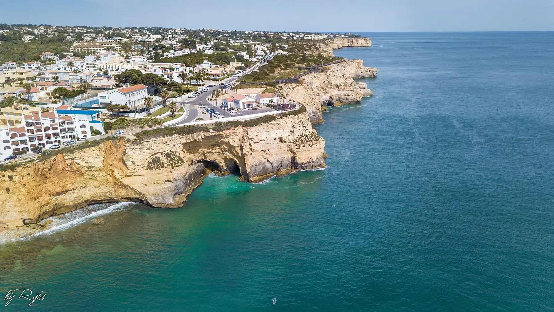 Vista aérea da costa de Carvoeiro, Lagoa